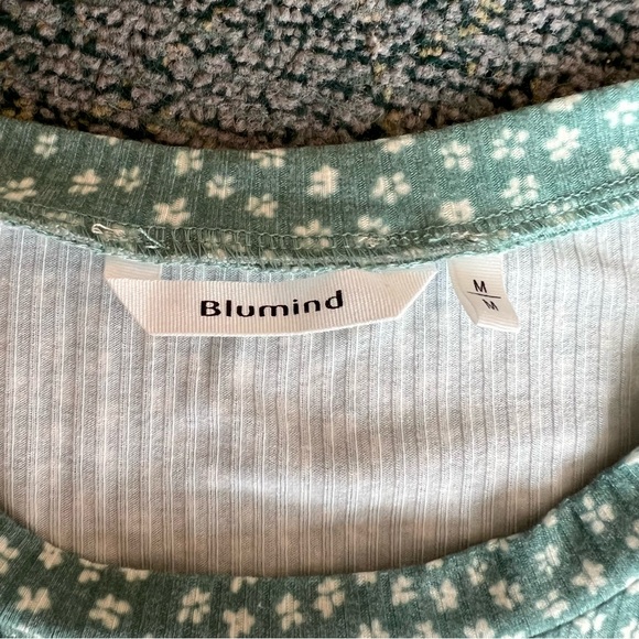 ✨3/15$ long sleeve green with flower - Picture 4 of 5